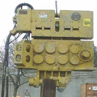 Hydraulic vibrator for sheet piles and casings